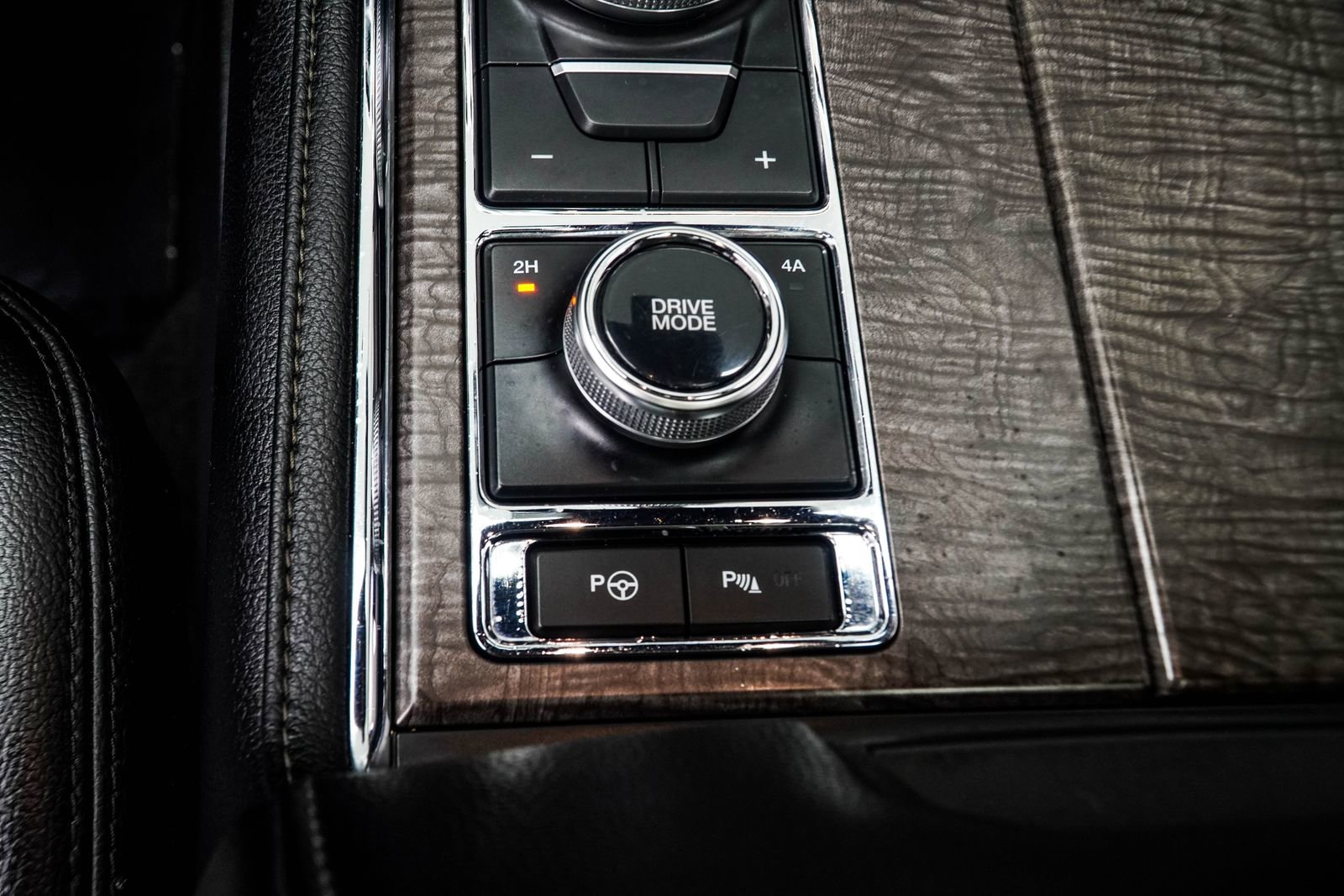 Used 2020 Ford Expedition Limited w/ Equipment Group 302A image 18