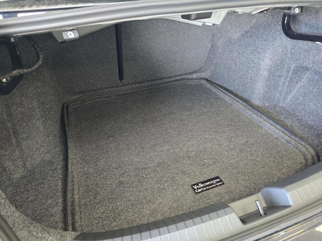 New 2026 Volkswagen Jetta SE FWD image 15