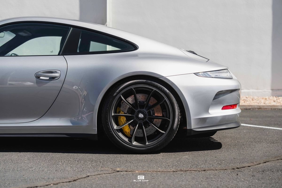 Used 2016 Porsche 911 R RWD image 11