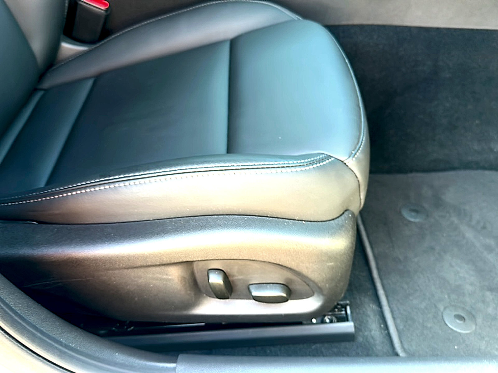 Used 2024 Cadillac CT4 Luxury w/ Cold Weather Package RWD image 24