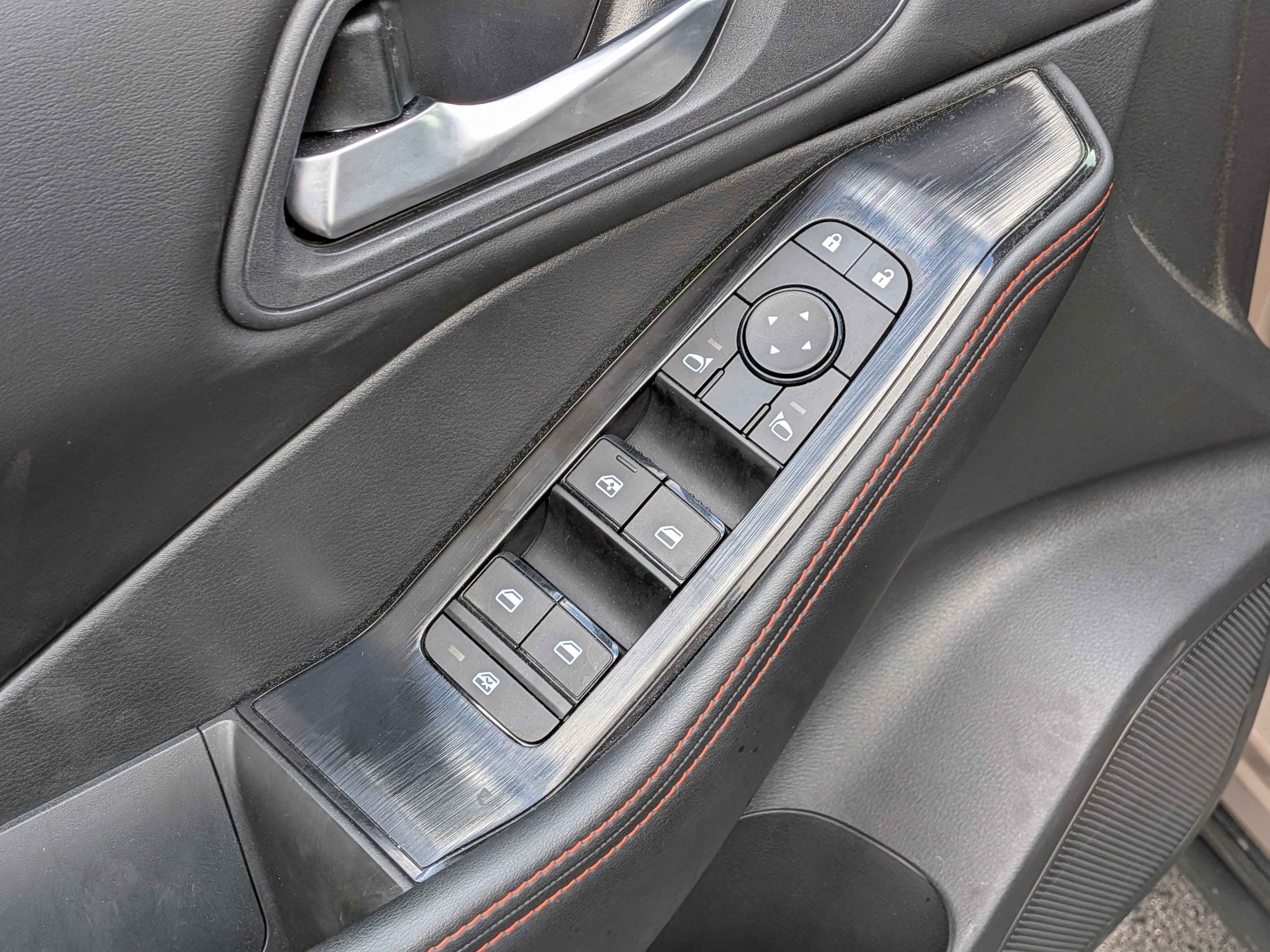 Used 2025 Nissan Rogue SV AWD/4WD image 18