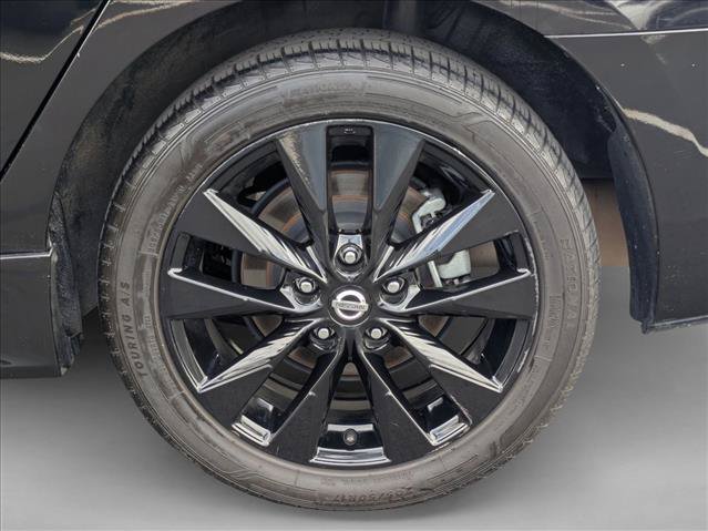 Used 2017 Nissan Sentra SR w/ SR Midnight Edition FWD image 23