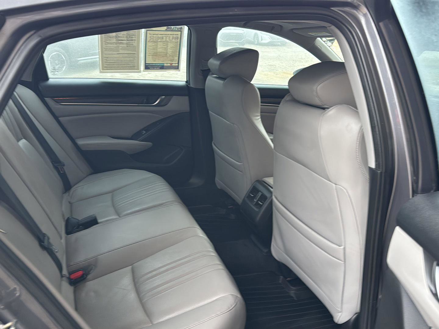 Used 2018 Honda Accord Touring image 11