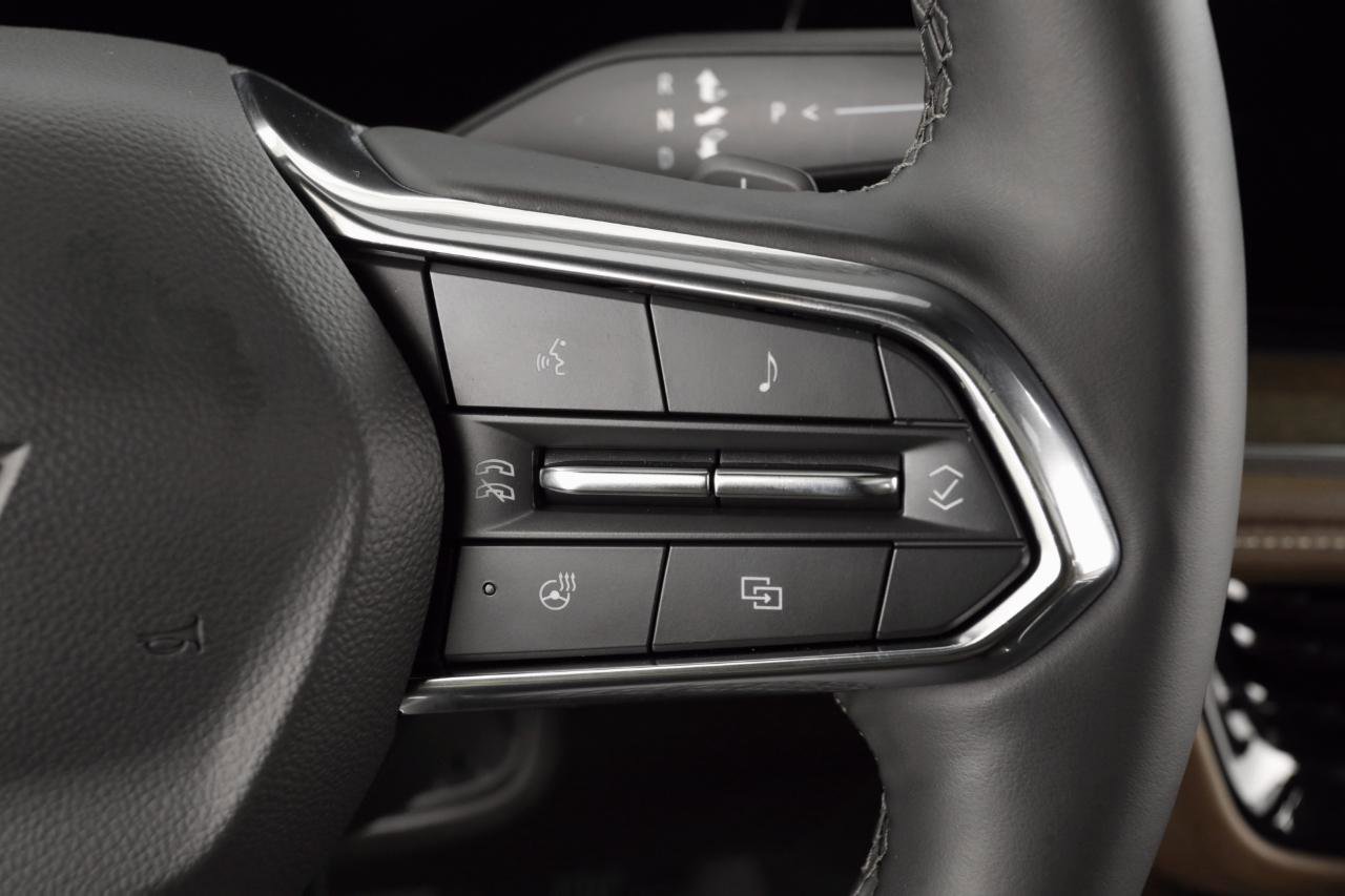 Used 2025 Chevrolet Suburban High Country image 17