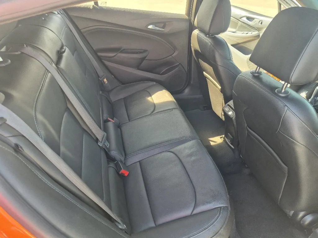 Used 2017 Chevrolet Cruze Premier FWD image 22