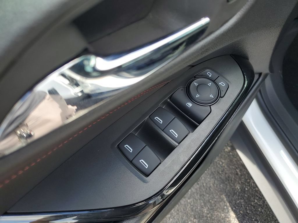 New 2026 Chevrolet Trax RS w/ Sunroof Package FWD image 23