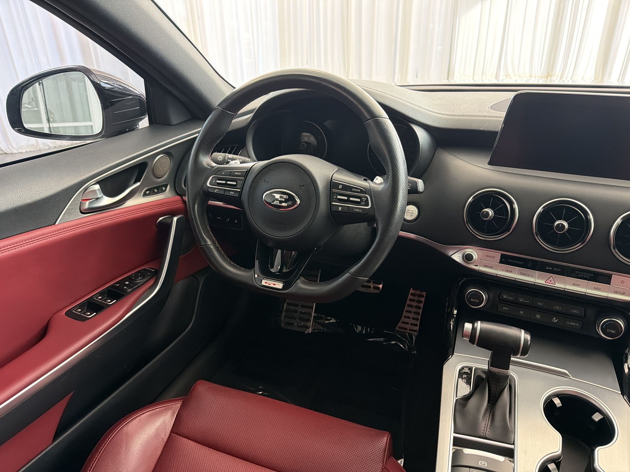 Used 2020 Kia Stinger GT1 RWD image 18