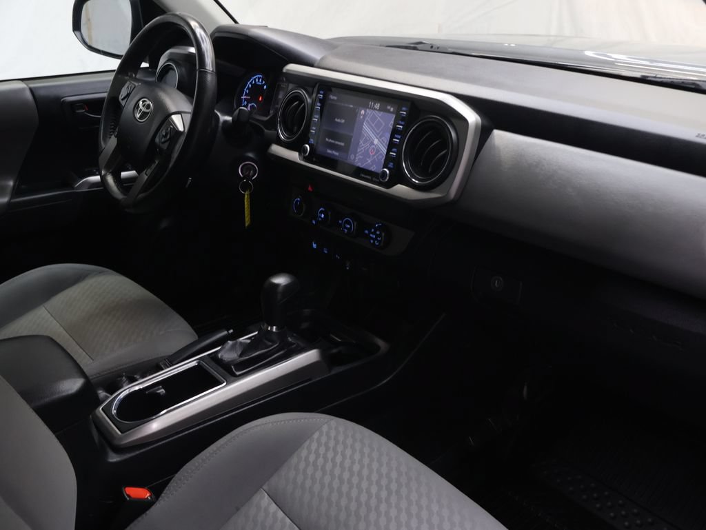 Used 2020 Toyota Tacoma SR5 AWD/4WD image 10