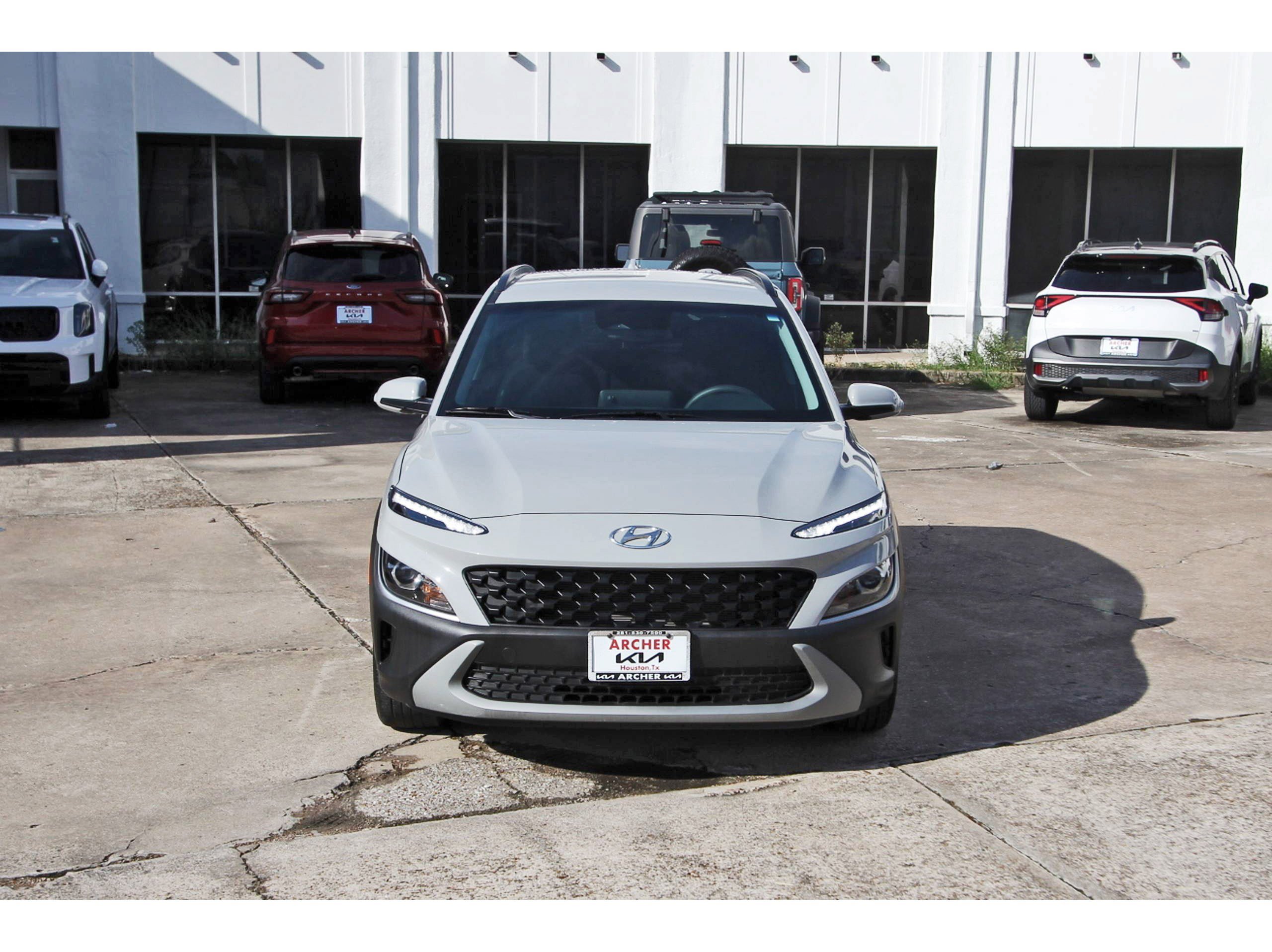 Used 2022 Hyundai Kona SEL FWD image 2