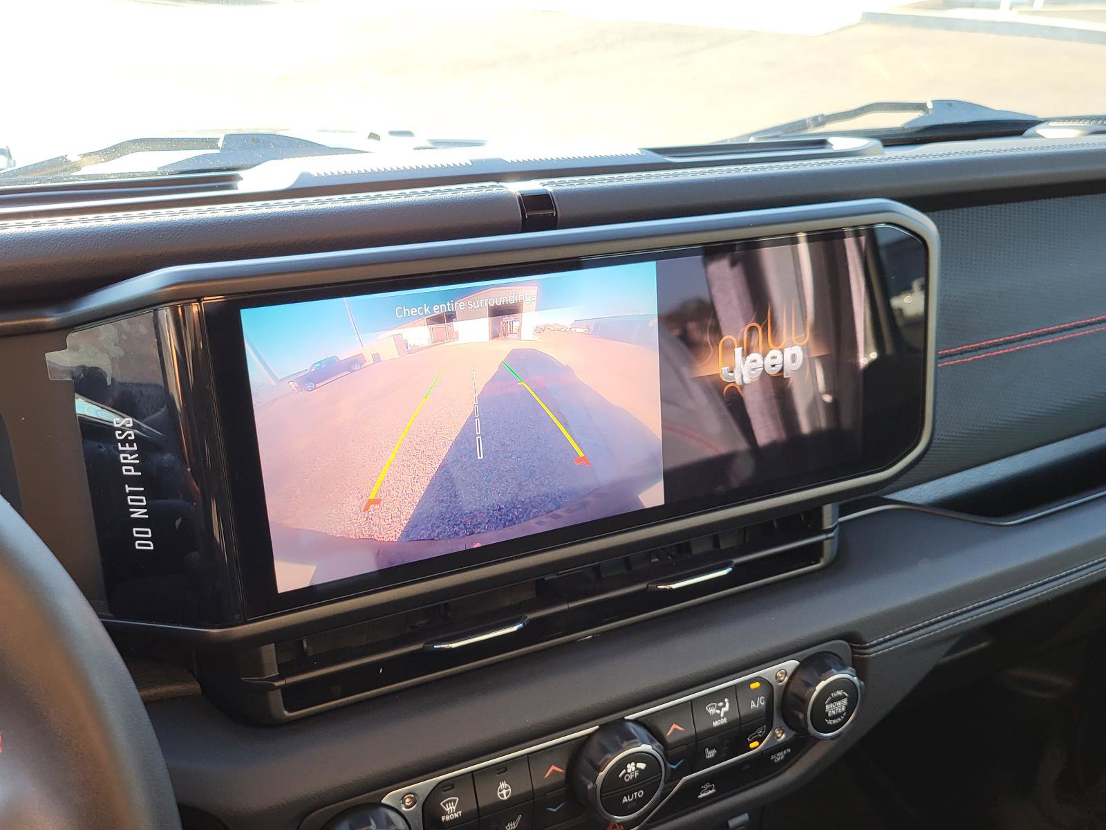 Used 2024 Jeep Wrangler Rubicon w/ Convenience Group image 26