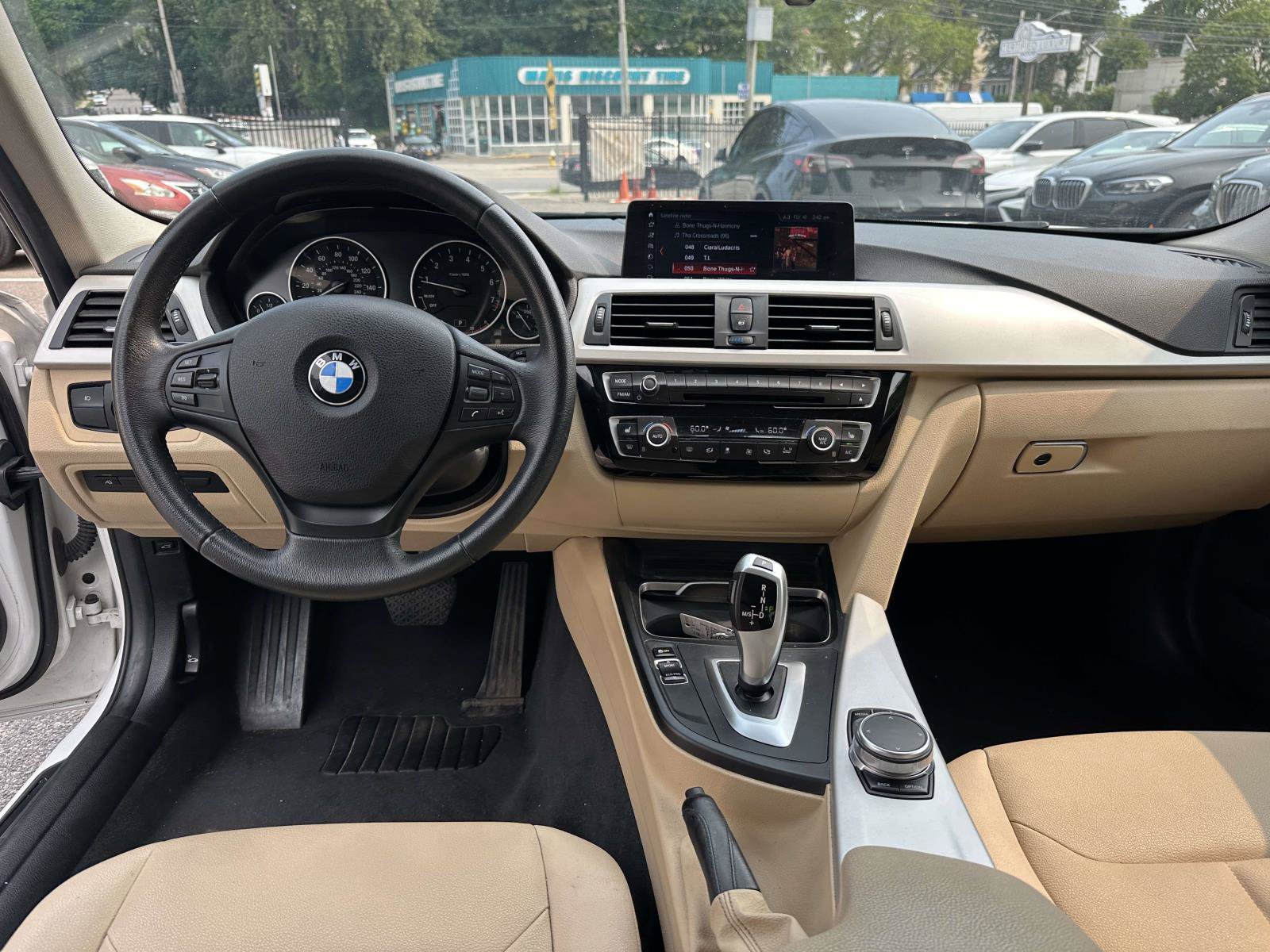 Used 2018 BMW 320i xDrive Sedan w/ Convenience Package AWD/4WD image 21