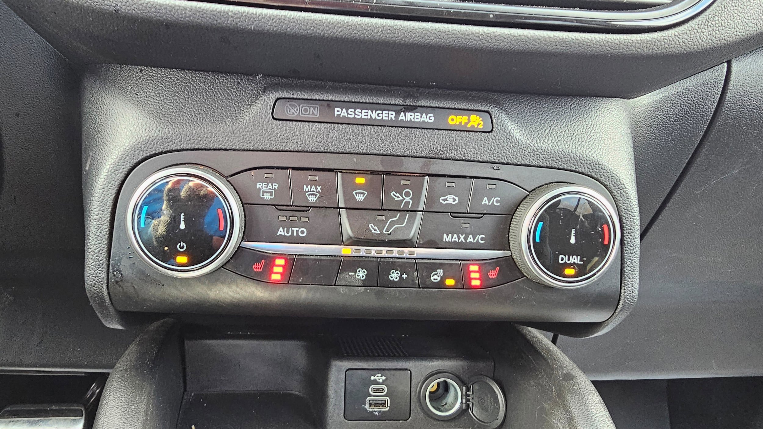 Used 2024 Ford Escape ST-Line image 32