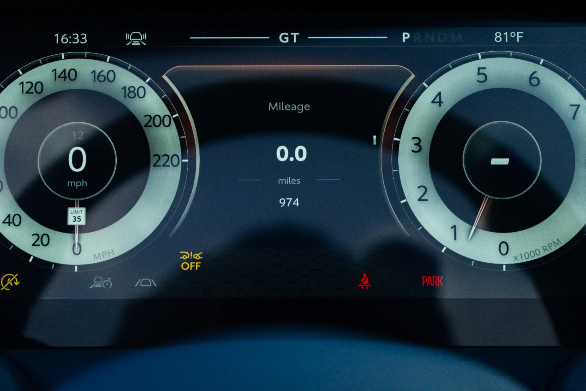 Used 2025 Aston Martin DB12 Convertible RWD image 16