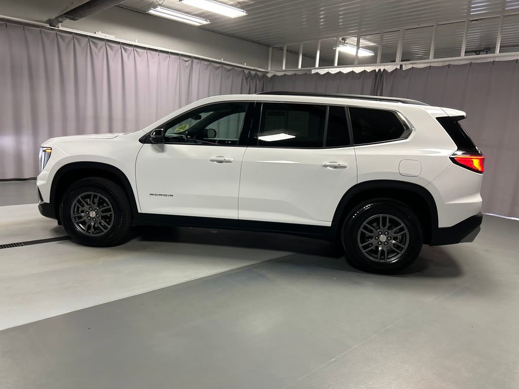 Used 2025 GMC Acadia Elevation image 4