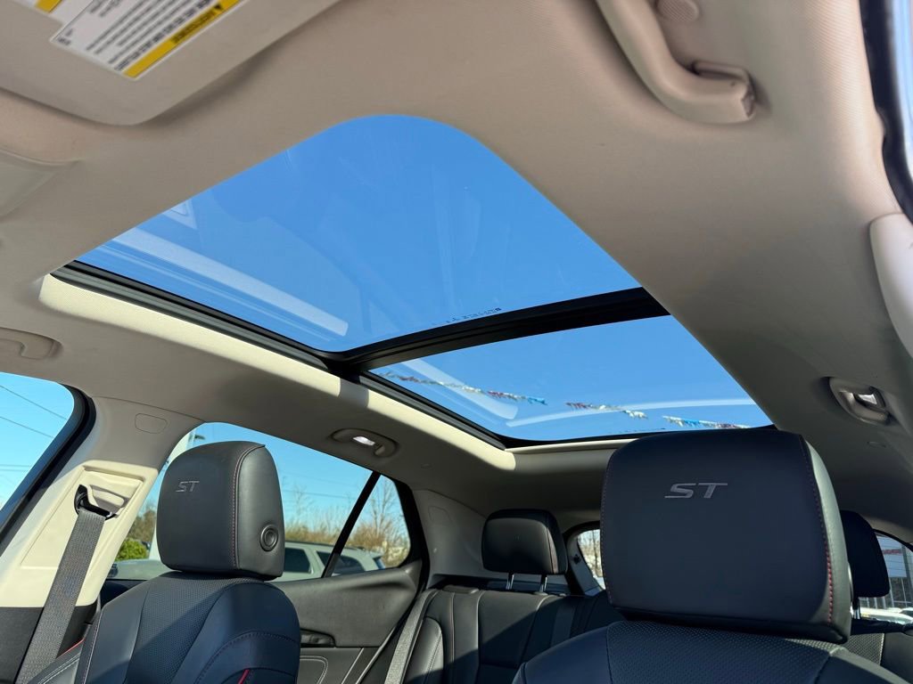 Used 2022 Buick Envision Essence w/ Technology Package II AWD/4WD image 29