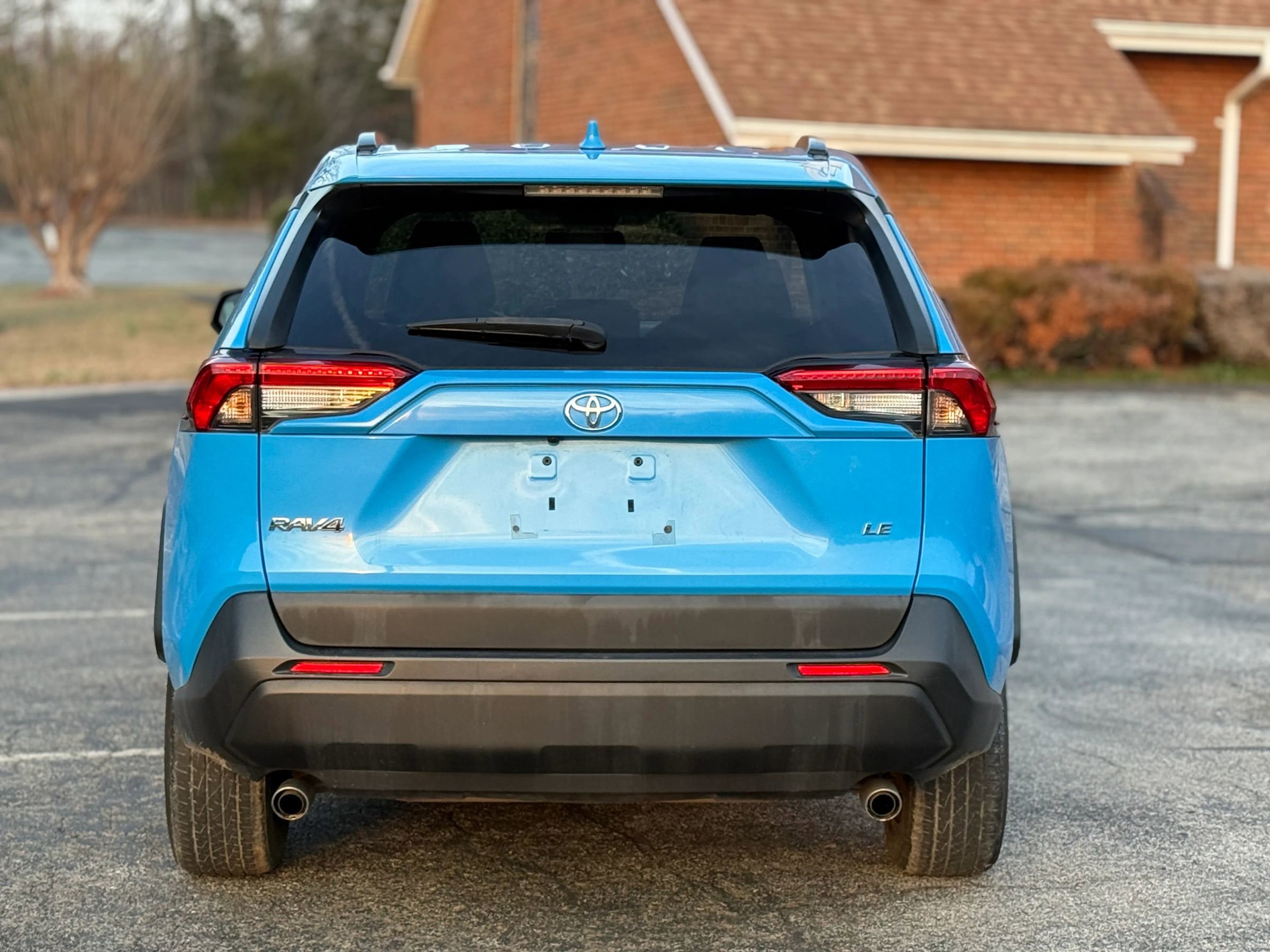 Used 2021 Toyota RAV4 LE image 4