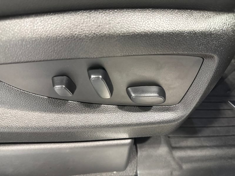 Used 2019 Chevrolet Suburban Premier AWD/4WD image 17