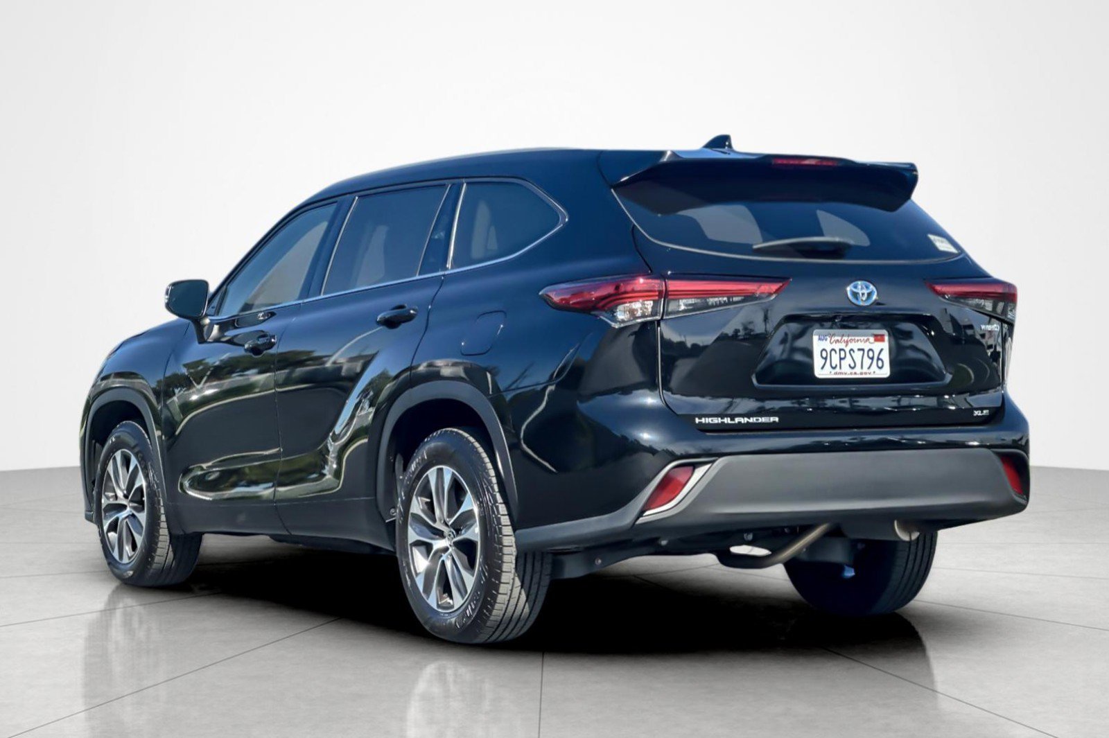 Used 2022 Toyota Highlander XLE image 3