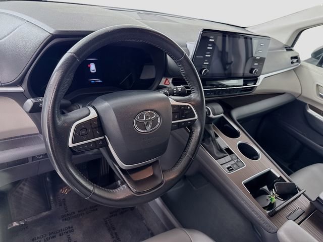 Certified 2024 Toyota Sienna XLE FWD image 9