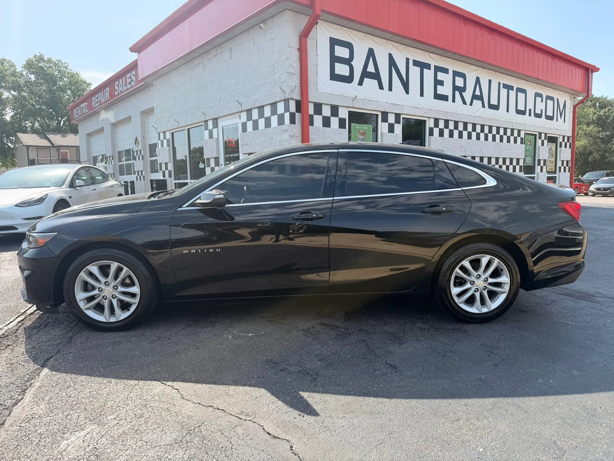 Used 2016 Chevrolet Malibu LT FWD image 2