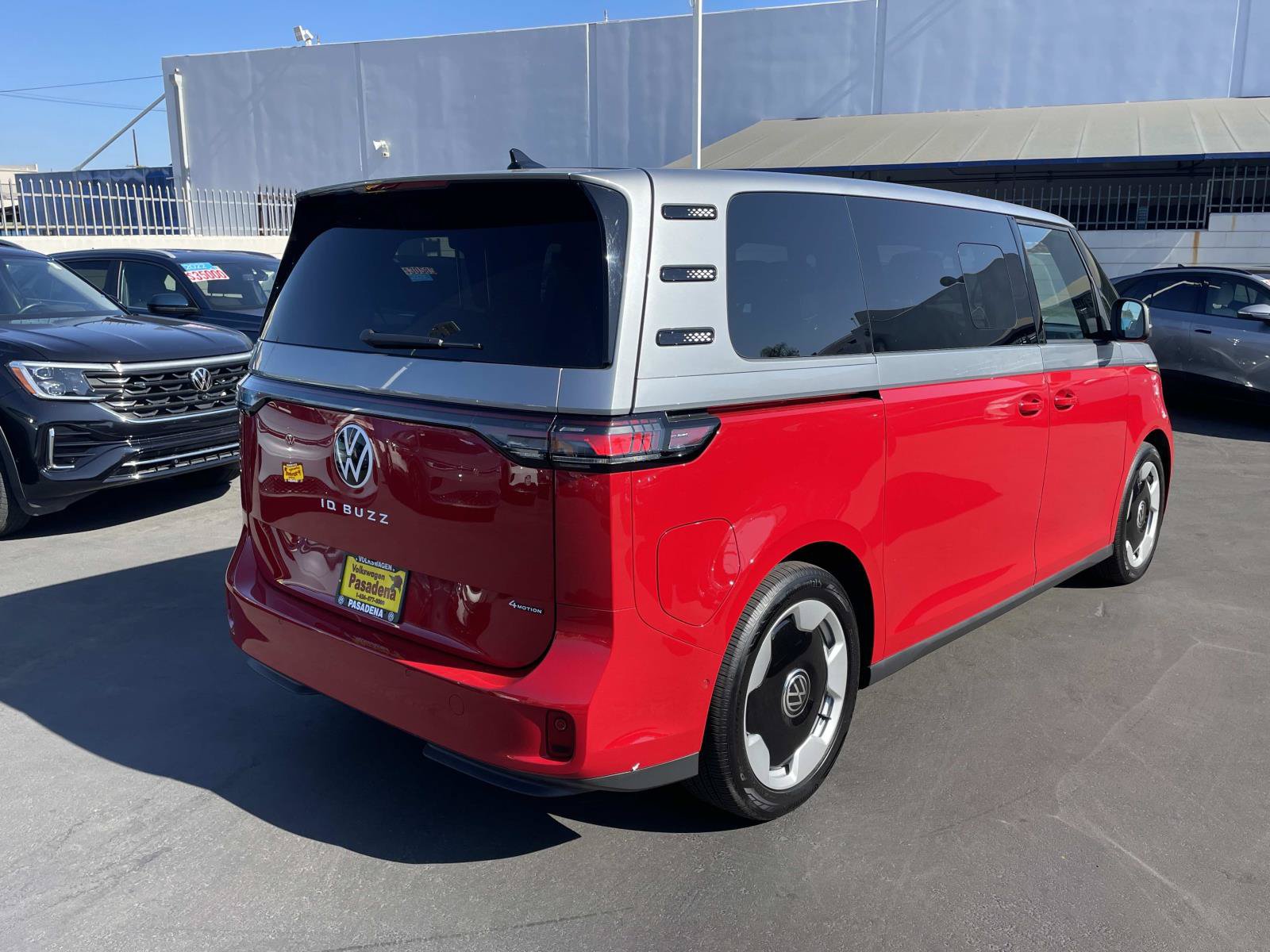 Certified 2025 Volkswagen ID. Buzz Pro S Plus AWD/4WD image 3