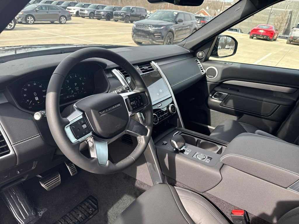 New 2026 Land Rover Discovery Limited Edition image 9