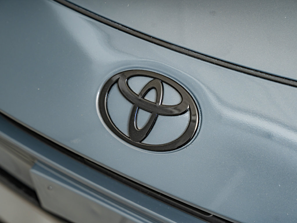 Used 2024 Toyota Prius XLE FWD image 12