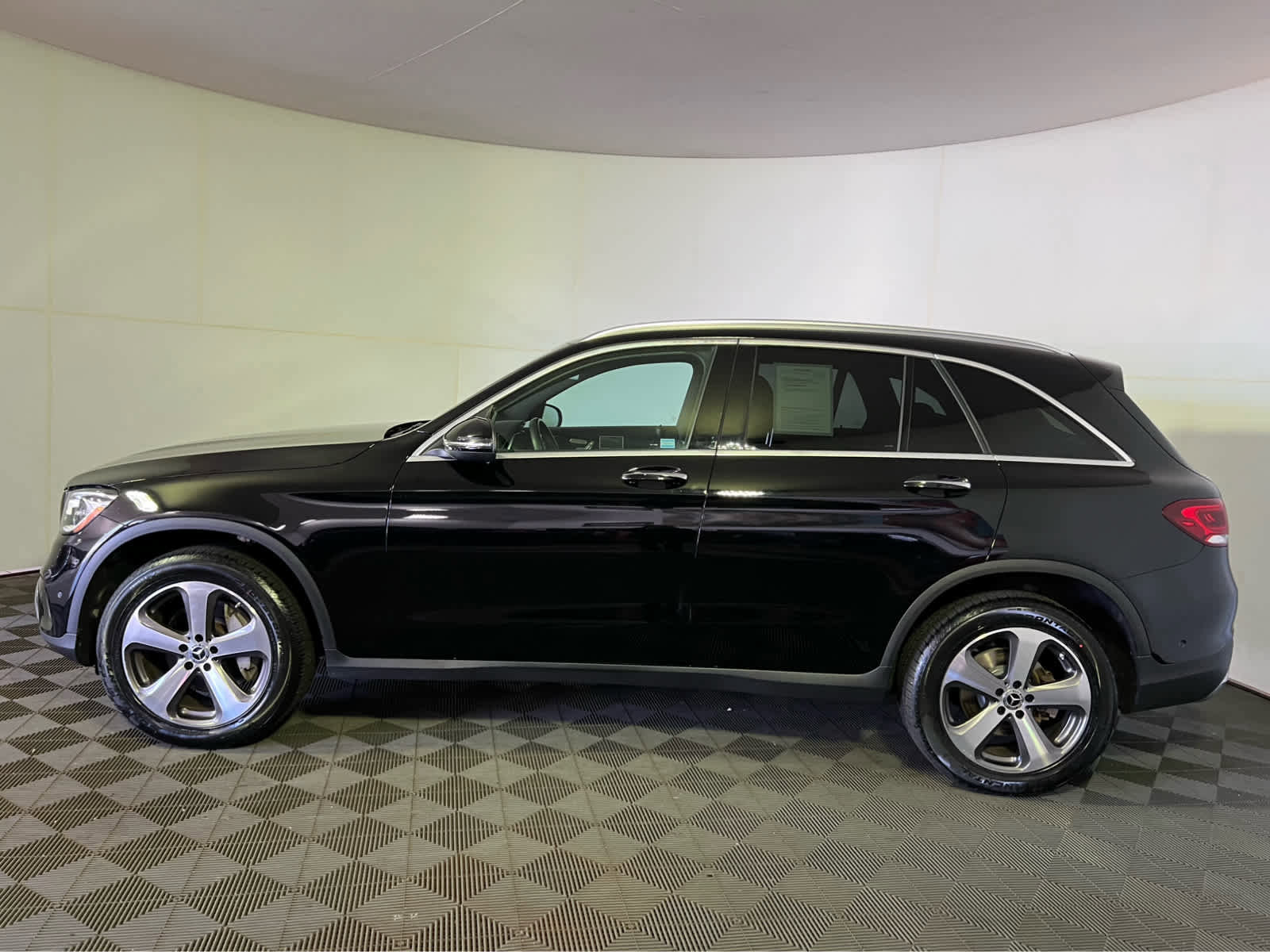 Used 2022 Mercedes-Benz GLC 300 4MATIC image 4