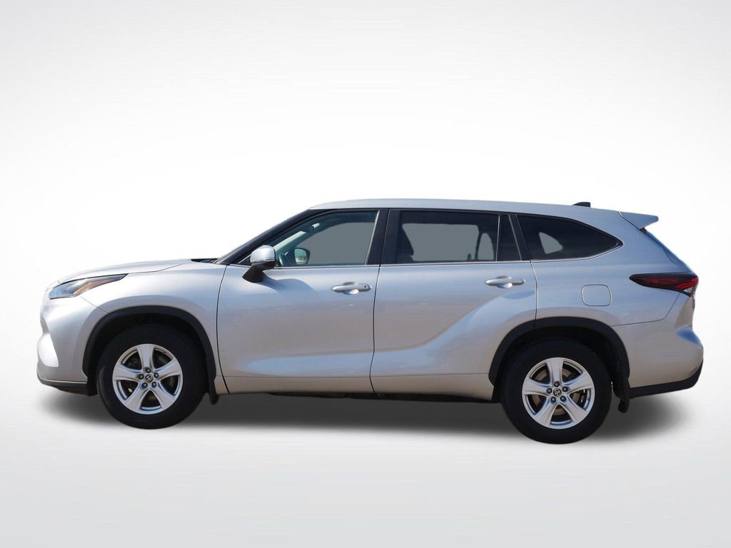 Used 2024 Toyota Highlander LE image 5