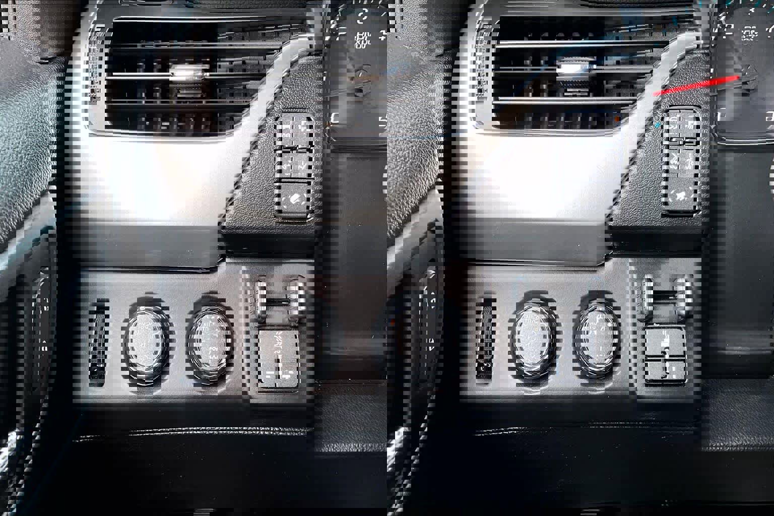 Used 2015 Chevrolet Tahoe LTZ AWD/4WD image 33