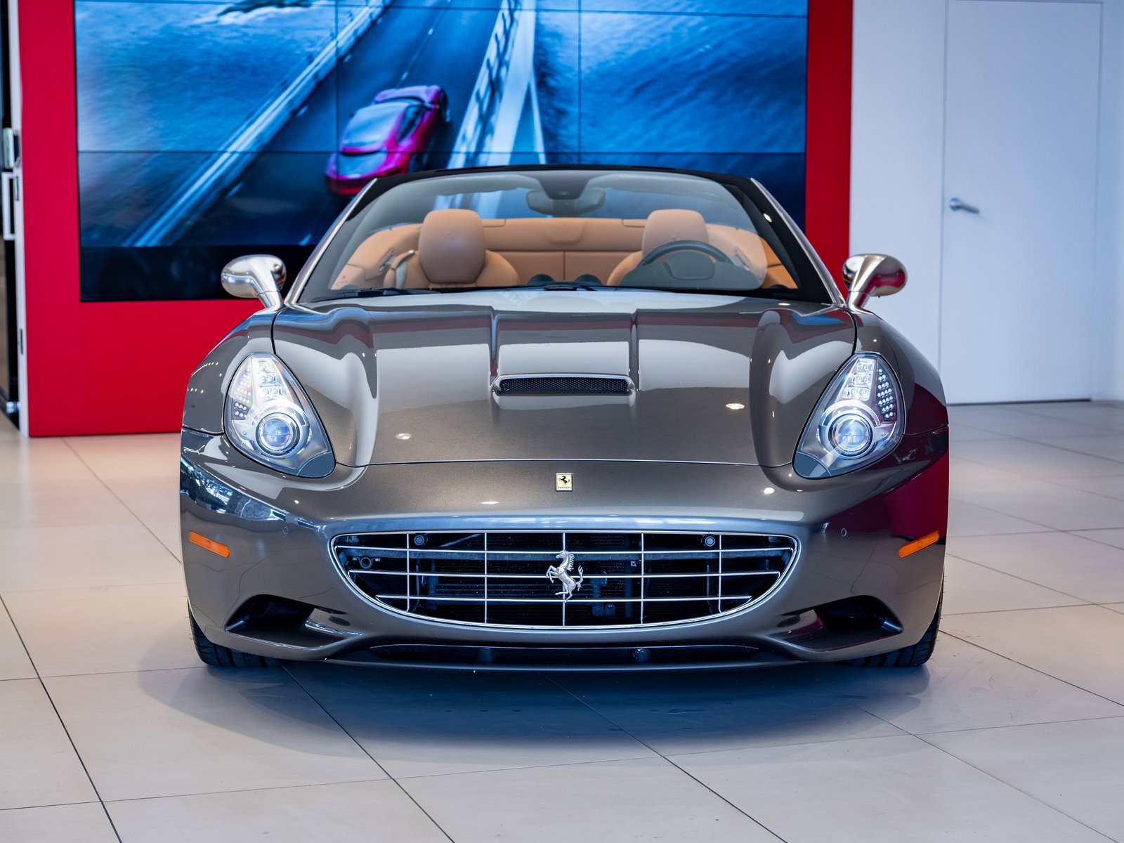 Used 2012 Ferrari California image 2