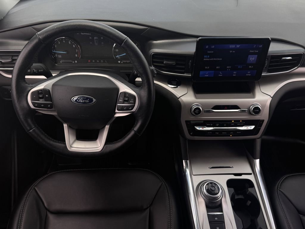 Used 2022 Ford Explorer XLT w/ Equipment Group 202A image 12