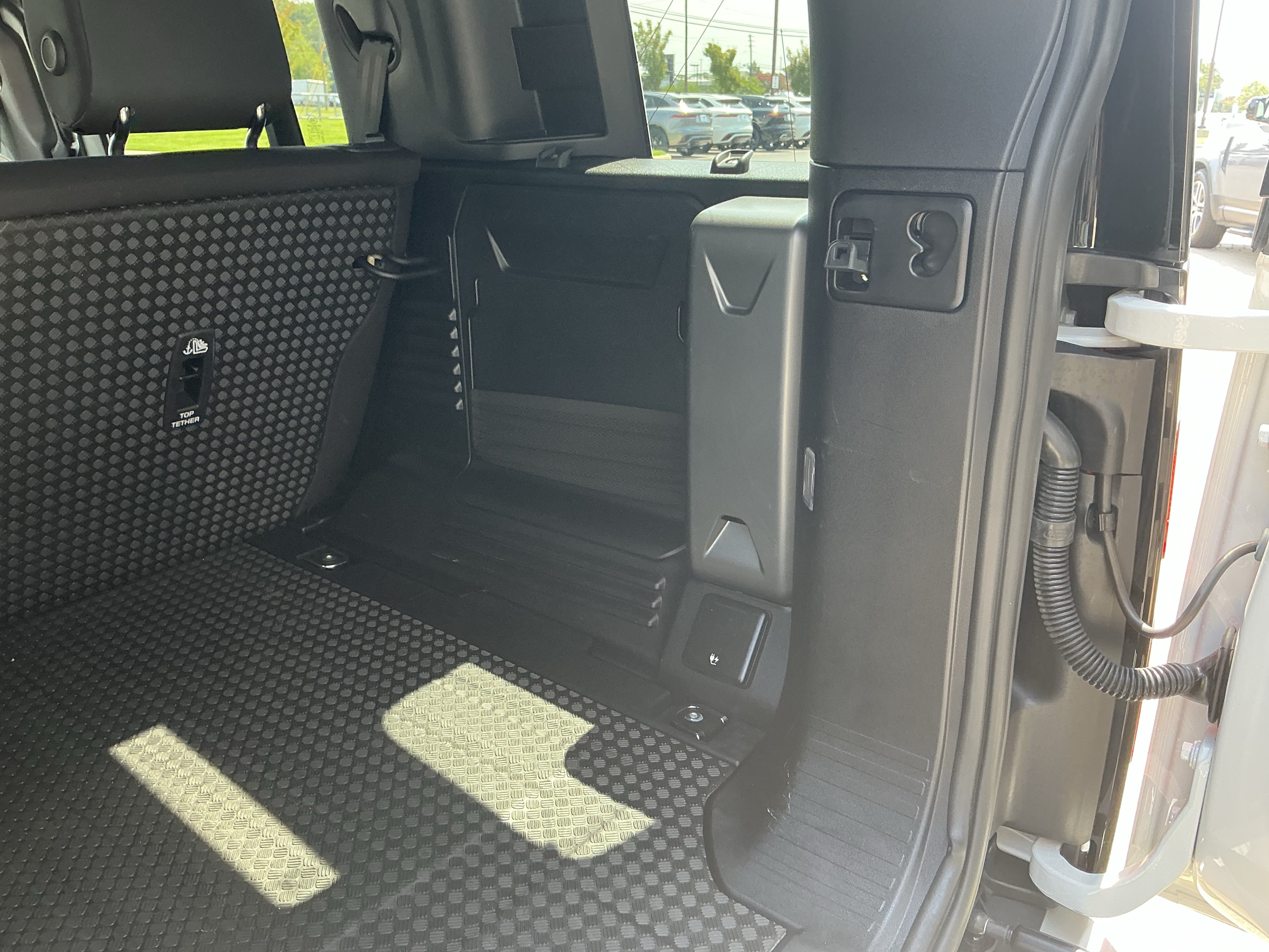 Certified 2025 Land Rover Defender 110 S AWD/4WD image 36
