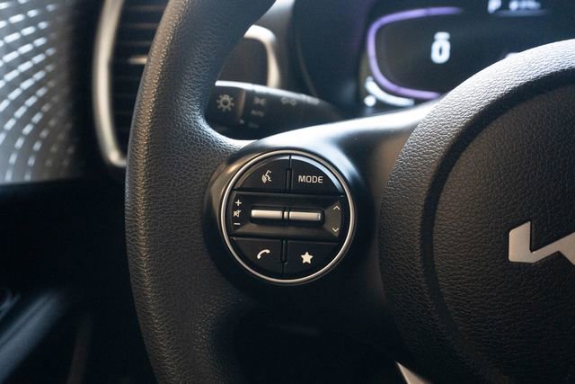 Used 2025 Kia Soul LX w/ LX Technology Package FWD image 15