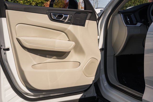 New 2026 Volvo XC60 B5 Ultra w/ Protection Package Premier image 37