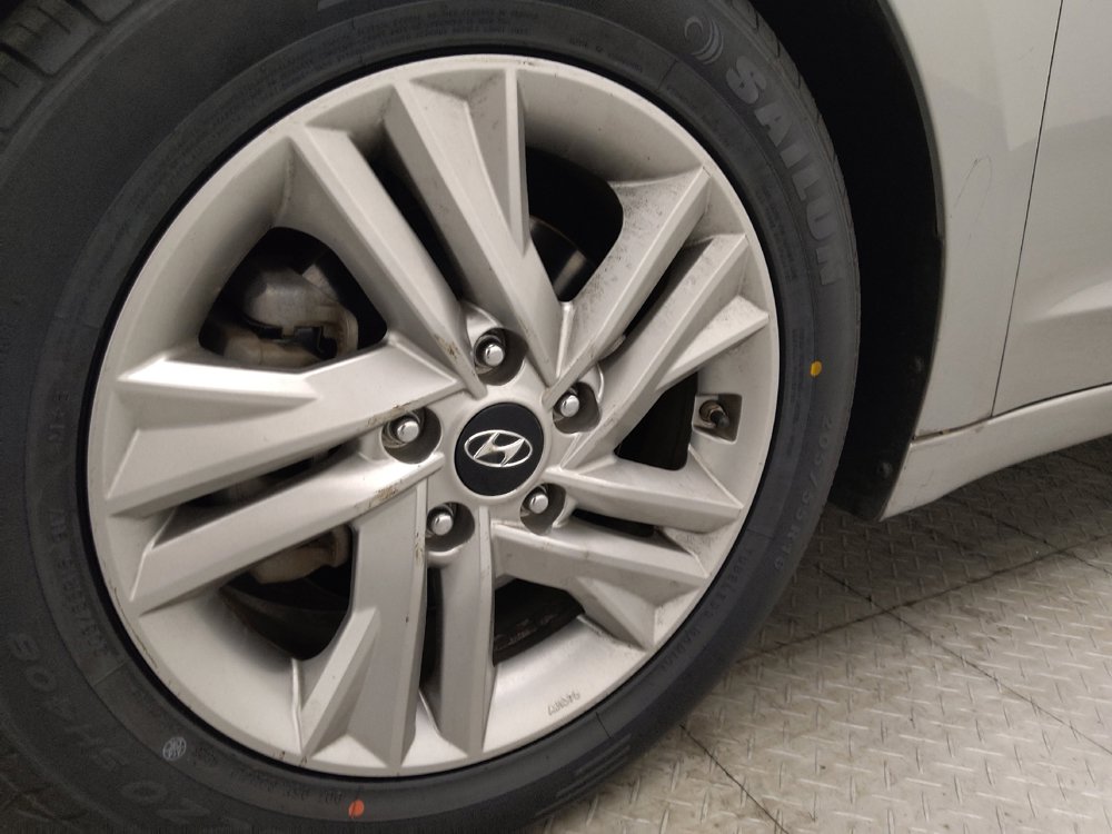 Used 2020 Hyundai Elantra SEL FWD image 31
