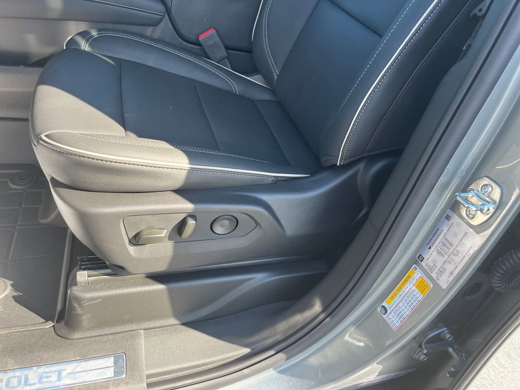 New 2026 Chevrolet Suburban Premier image 21