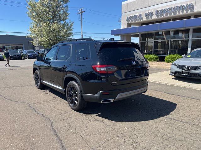Used 2025 Honda Pilot Touring image 9