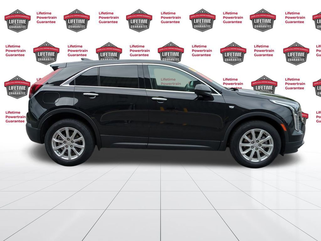 Used 2023 Cadillac XT4 Luxury w/ Cold Weather Package image 2