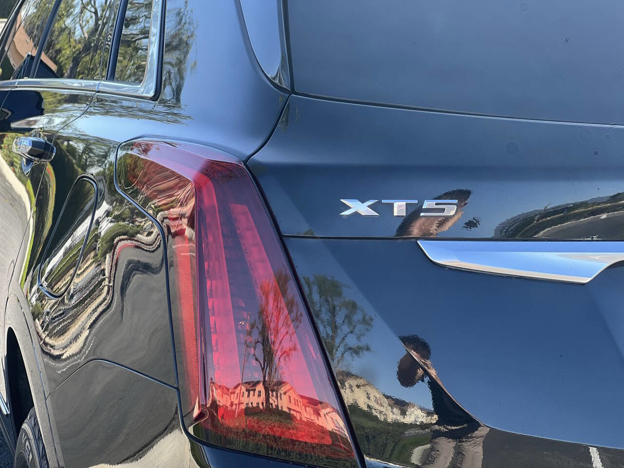 Used 2022 Cadillac XT5 Luxury image 3