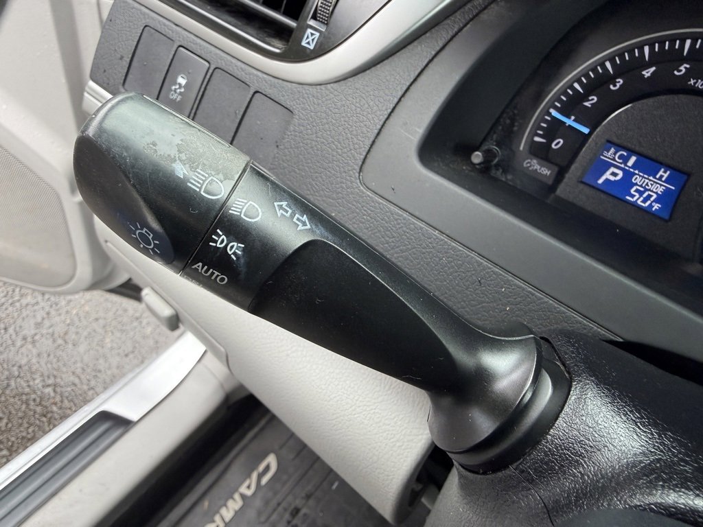 Used 2013 Toyota Camry LE image 29