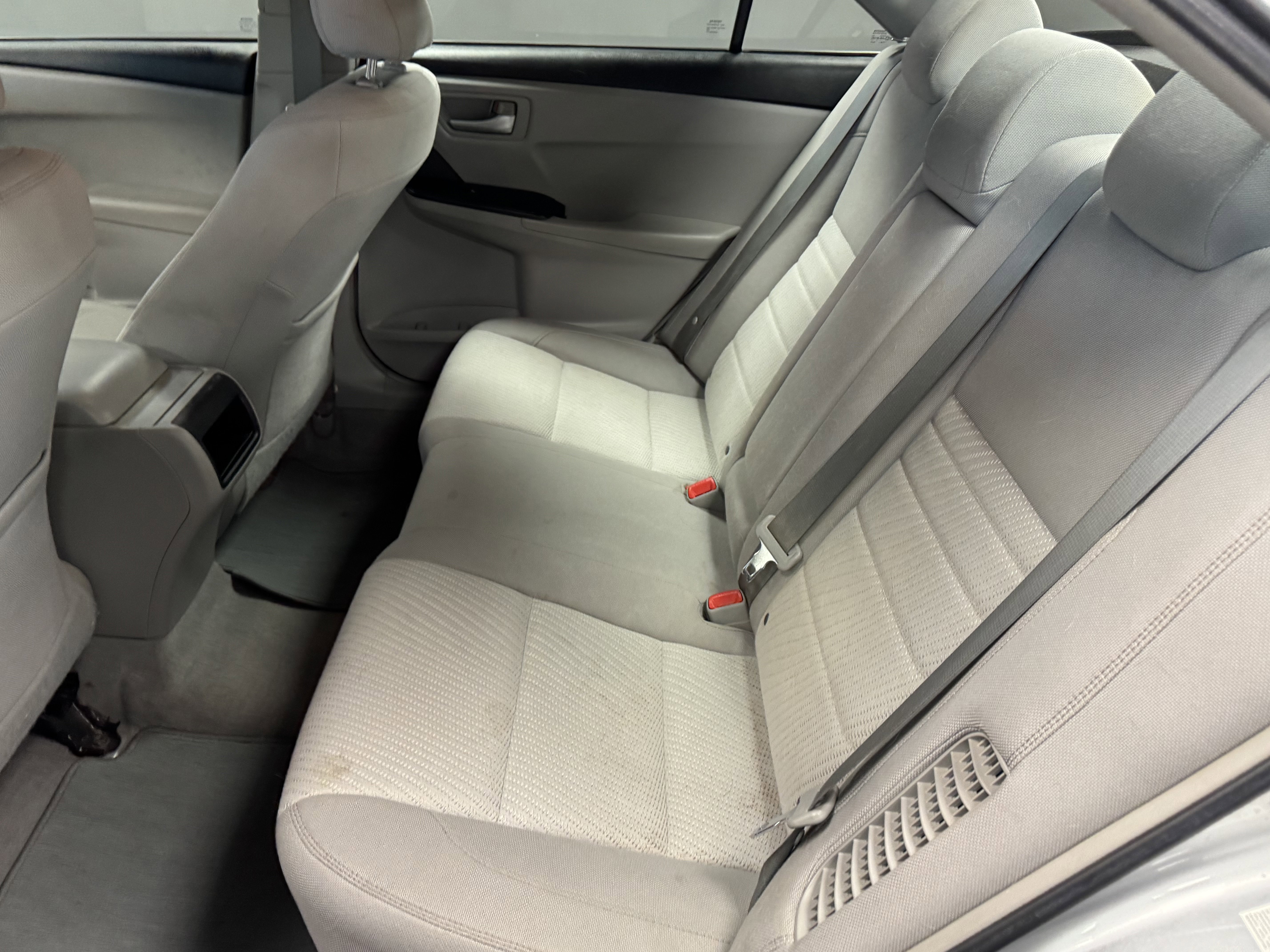 Used 2016 Toyota Camry LE image 14