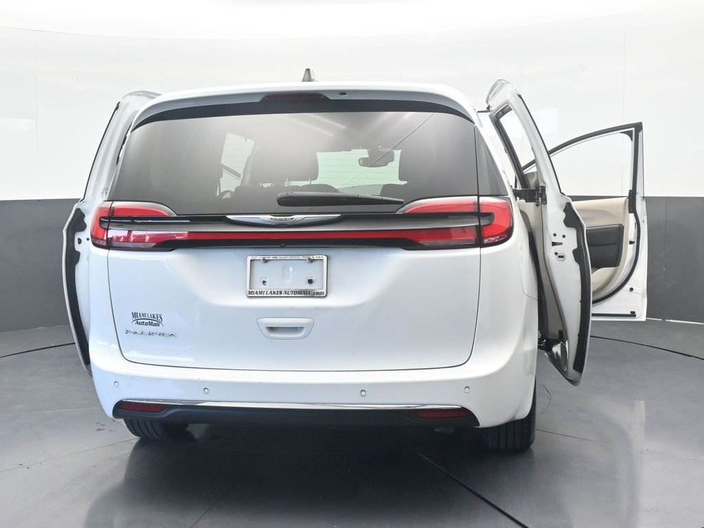 Used 2023 Chrysler Pacifica Touring-L image 76