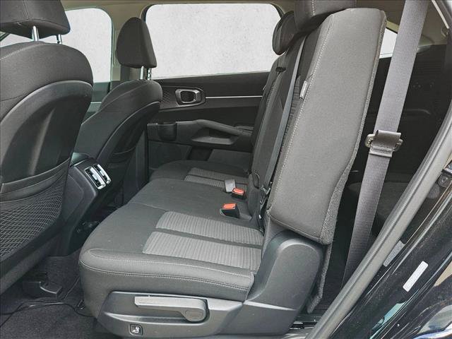 Used 2025 Kia Sorento LX FWD image 18
