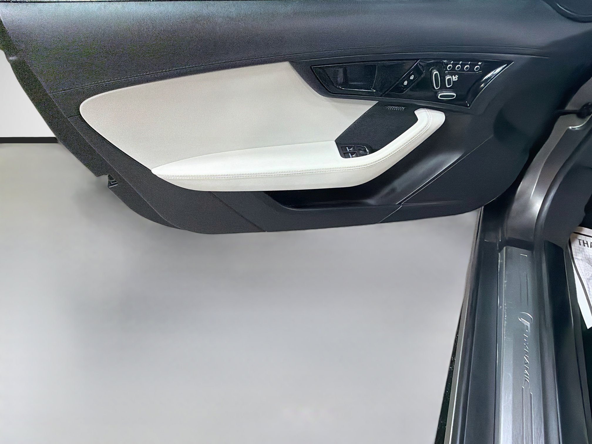 Used 2023 Jaguar F-TYPE R-Dynamic AWD/4WD image 19