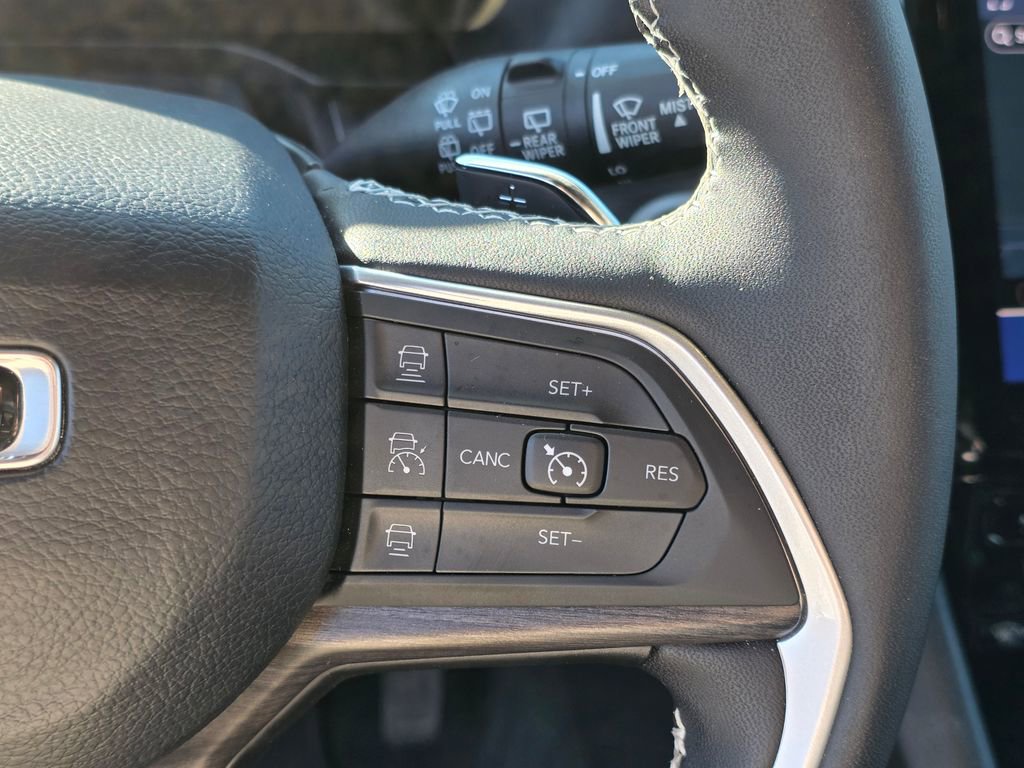 Used 2024 Jeep Grand Cherokee Limited w/ Black Appearance Package image 18