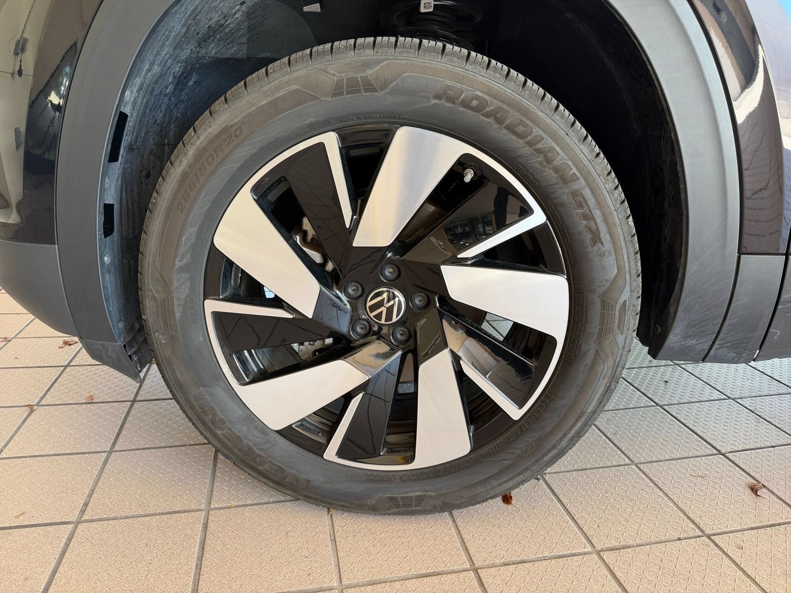 Used 2026 Volkswagen Atlas Cross Sport SE FWD image 30