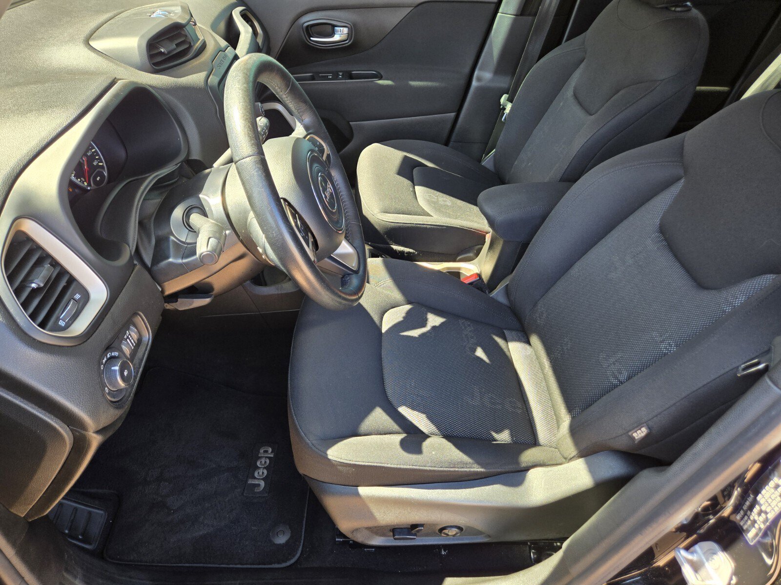 Used 2016 Jeep Renegade Latitude w/ Popular Equipment Group FWD image 7