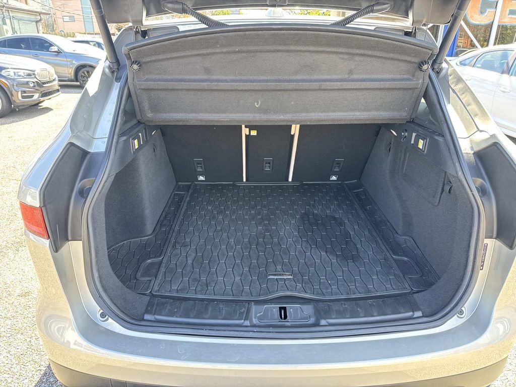 Used 2017 Jaguar F-PACE Prestige image 9