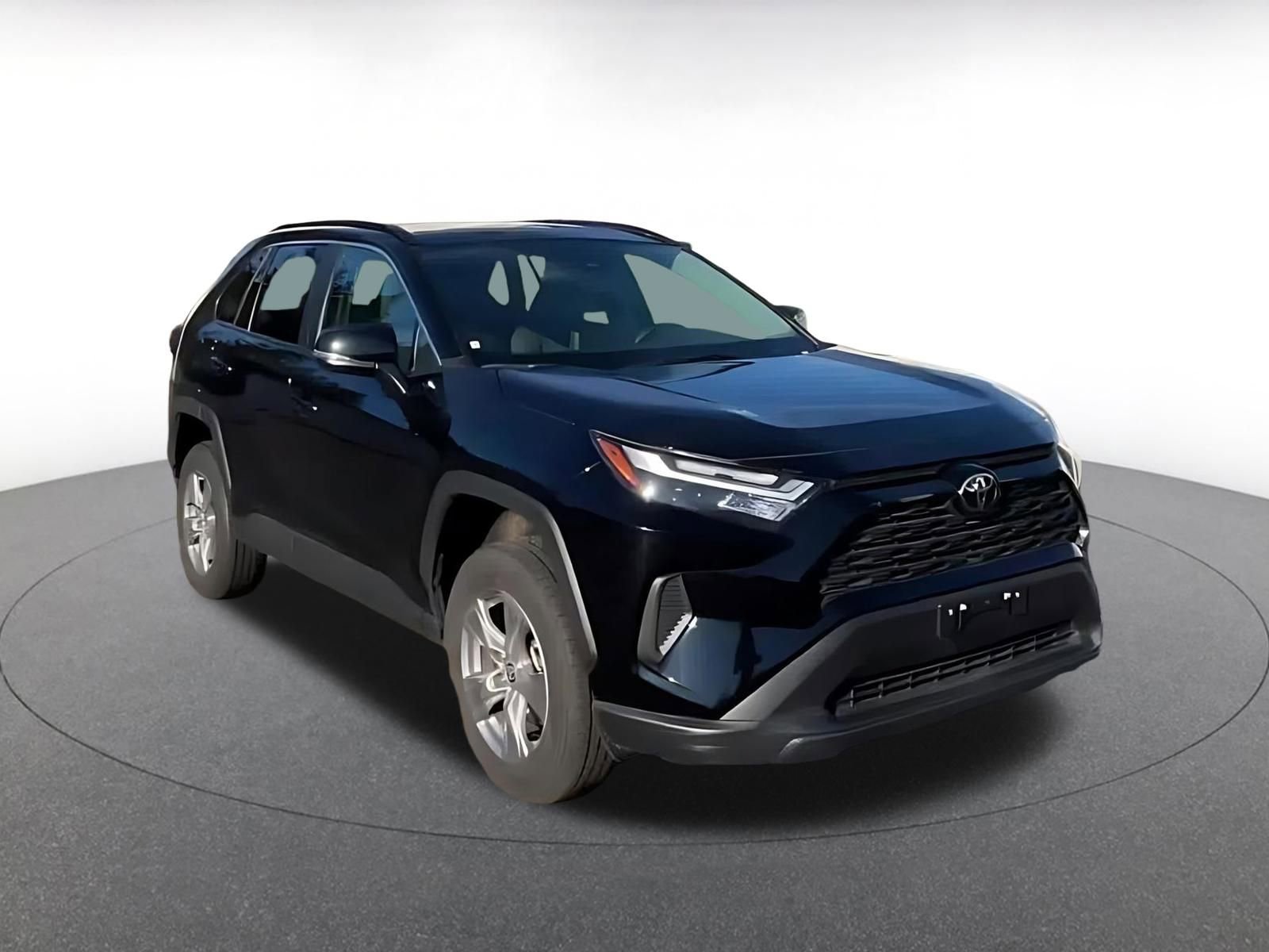 Used 2025 Toyota RAV4 XLE w/ Convenience Package image 2